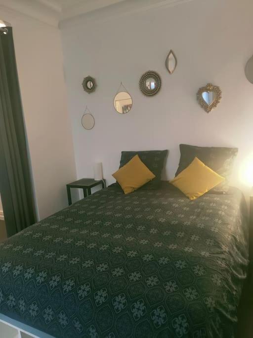 Appartement Les Abbesses Paris Extérieur photo