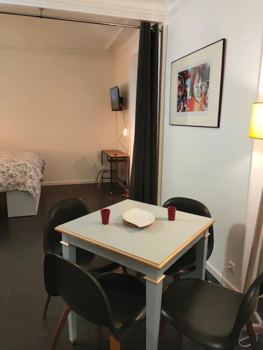 Appartement Les Abbesses Paris Extérieur photo