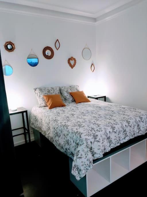 Appartement Les Abbesses Paris Extérieur photo